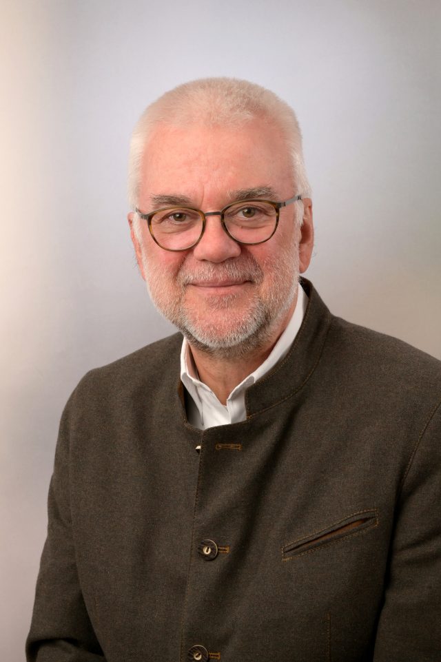 Dr. Bernhard Maier